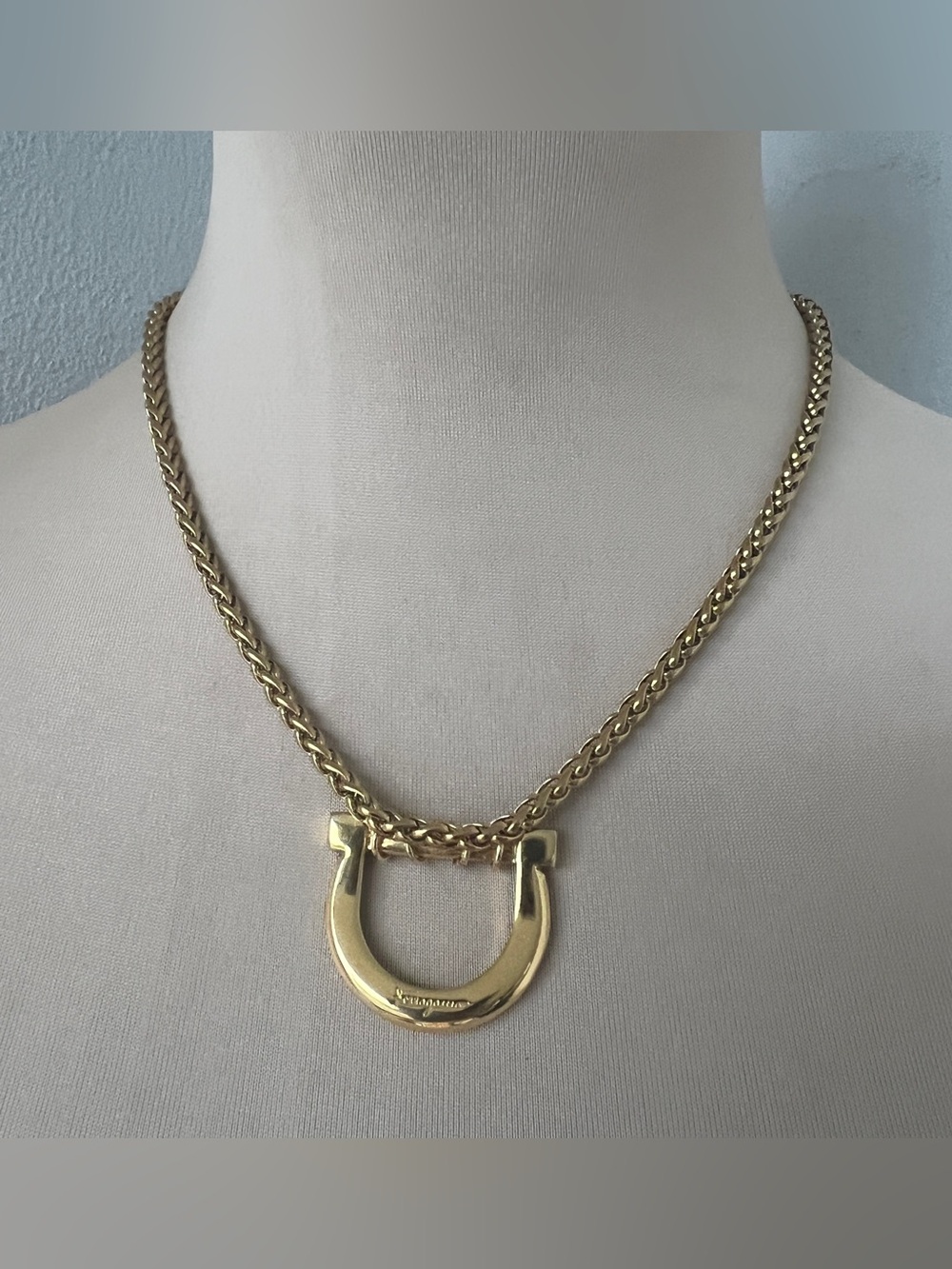 Salvatore Ferragamo Custom Vintage Gold Horseshoe Pendant Spiga Necklace 16” - Picture 5 of 9